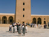 В Тунисе запретили проводить коллективные молитвы вне мечетей