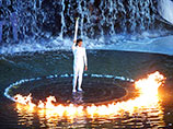 Австралийской бегунье Кэти Фримен спустя почти 15 лет вернули костюм, в котором она зажигала огонь летних Олимпийских игр 2000 года в Сиднее