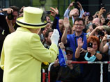 Британский таблоид The Sun опубликовал видеозапись, на которой королева Великобритании Елизавета II вскидывает руку в нацистском приветствии
