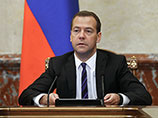 Медведев поручил Роструду открыть для граждан базу данных "Работа в России"