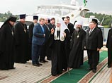 Патриарх Кирилл накануне прибыл в Плёс на личной яхте Патриарх Кирилл накануне прибыл в Плёс на личной яхте