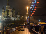 На месте убийства политика Бориса Немцова, который был застрелен на Москворецком мосту 27 февраля 2015 года На месте убийства политика Бориса Немцова, который был застрелен на Москворецком мосту 27 февраля 2015 года