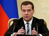 Сократить количество чиновников обещал в прошлом году премьер-министр россии Дмитрий Медведев
