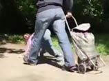Девочку, которую выгуливали на поводке, могут забрать из семьи Девочку, которую выгуливали на поводке, могут забрать из семьи