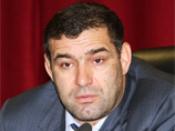 В Дагестане с помощью бронетехники силовики заблокировали дом главы Пенсионного фонда республики