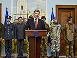 Накануне президент Украины Петр Порошенко принимал новый образец военной формы ВСУ