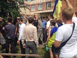 Процесс по делу харьковского мэра Кернеса обернулся штурмом здания суда Процесс по делу харьковского мэра Кернеса обернулся штурмом здания суда