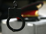 В Тюменской области полицейский с сообщниками ограбил прохожего