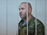 Cобравшиеся, в основном военные и члены их семей, потребовали освободить арестованного начальника 242-го учебного центра ВДВ Олега Пономарева и призвали провести честное расследование обстоятельств этой трагедии