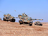 Турецкая армия с помощью танков обстреляла позиции курдов недалеко от сирийского города Джараблус, захваченного боевиками группировки "Исламское государство"