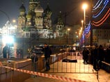 Немцова убили на Большом Москворецком мосту у стен Кремля поздно вечером 27 февраля 2015 года