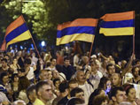 Члены движения "Вставай, Армения!" требуют от армянских властей объяснить, из каких источников будет субсидироваться повышение тарифов на электроэнергию в Армении