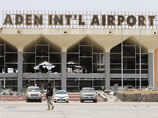 Бахах в сопровождении шести министров высадился с борта приземлившегося в Адене саудовского самолета