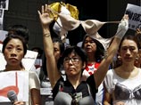 Сразу две массовые акции в защиту женской груди прошли в противоположных концах Земли - в Гонконге и канадского городе Уотерлу
