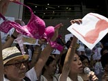 В Гонконге и Канаде прошли марши в защиту женской груди