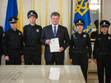 Порошенко подписал закон о полиции, который легализует патрульную службу