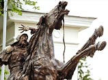 В Томске появился памятник Ермаку на пятиногом коне