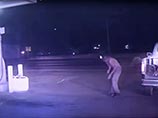 В США оправданы полицейские, которые на ВИДЕО расстреляли шутника, целившегося в них из телефона В США оправданы полицейские, которые на ВИДЕО расстреляли шутника, целившегося в них из телефона