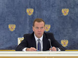По словам премьер-министра Дмитрия Медведева, законопроект впервые дает возможность накладывать арест на иностранное имущество "на основе принципа взаимности"