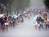 Тайфун "Соуделор" перекинулся на Китай: десятки жертв и многомиллиардные разрушения