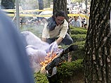 Пожилой кореец поджег себя на акции протеста у посольства Японии