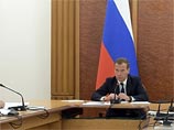 По словам Медведева, "ряд государств, у которых есть аналогичные соглашения с ЕС, в санкциях против РФ не участвуют, так что присоединение к санкциям - это осознанный выбор, который означает готовность к ответным мерам с нашей стороны"
