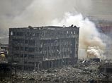 Взрыв произошел в городском районе Бинхай на логистическом складе компании "Жуйхай" около 23:30 среды по местному времени (18:30 по Москве). По свидетельству очевидцев, взрывной волной выбило стекла в жилых домах в радиусе 2 км и повредило свыше 1 тыс. ав