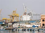 Ранее сообщалось, что российские моряки обратились к властям порта Дубай с просьбой задержать судно, поскольку иранский судовладелец за 4 месяца работы задолжал им около 40 тыс. долларов. С 1 августа моряки отказались посещать камбуз, но этот протест не п