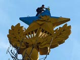 Журналистам удалось ознакомиться с материалами уголовного дела московских бейсджамперов, обвиняемых в покраске звезды на шпиле высотки на Котельнической набережной в желто-синие цвета
