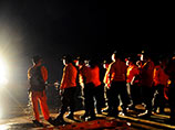 Пропавший над индонезийской провинцией Папуа самолет с 54 людьми на борту разбился, сообщили национальные новостные порталы Detik и Compas. Официально поисковая операция прервана до утра понедельника