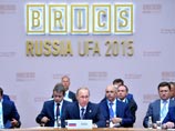 В Уфе к июльским международным саммитам БРИКС и ШОС, в которых принимал участие Путин, дома-развалюхи прикрыли баннерами с облаками, а газоны закатали в асфальт