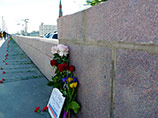 Городские службы в очередной раз зачистили так называемый народный мемориал на месте убийства политика Бориса Немцова на Большом Москворецком мосту