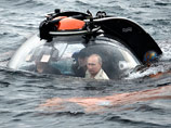 Путин в батискафе погрузился на дно Черного моря и опять обнаружил "большое количество амфор" Путин в батискафе погрузился на дно Черного моря и опять обнаружил "большое количество амфор"