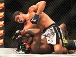 Боец UFC помочился в баре, а затем подрался с десятью охранниками заведения Боец UFC помочился в баре, а затем подрался с десятью охранниками заведения