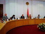 Необходимое число подписей сдали пять претендентов для регистрации кандидатами в президенты Белоруссии, сообщил в субботу Центризбирком страны