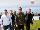 Российский премьер прибыл на Итуруп в субботу. Там он посетил всероссийский молодежный образовательный форум "Итуруп"