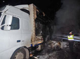 Водитель грузика "ДАФ" при движении на спуск совершил столкновение с попутно двигающимися грузовым и четырьмя легковыми автомобилями