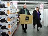 Россияне снова бросились в магазины перед осенним повышением цен Россияне снова бросились в магазины перед осенним повышением цен