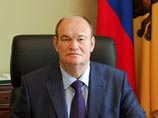 В Пензе установили памятник школьной форме, чтобы прославить импортозамещение и отечественного производителя В Пензе установили памятник школьной форме, чтобы прославить импортозамещение и отечественного производителя