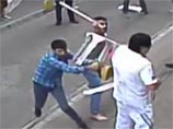 В Стамбуле ирландский турист отбился от 15 торговцев, избивавших его стульями и палками за уроненные бутылки с водой