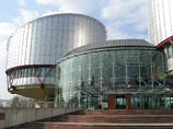 В своем обращении она обвиняет власти РФ в нарушении ряда статей Европейской Конвенции о защите прав человека и основных свобод, включая статью номер 2 о праве на жизнь, а также нескольких других В своем обращении она обвиняет власти РФ в нарушении ряда статей Европейской Конвенции о защите прав человека и основных свобод, включая статью номер 2 о праве на жизнь, а также нескольких других