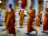 В 2002 году король Нордом Сианук распорядился перенести урну из Пномпеня в город Удонг. В церемонии приняли участие десятки тысяч паломников