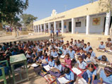 Индийские полицейские задержали в городе Райпур штата Чхаттисгарх директора школы, которого подозревают в педофилии