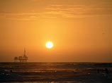 Рост цен на нефть, составивший почти 10%, оказался рекордным за последние шесть лет. Нефть продолжила дорожать и 28 августа на фоне подъема мировых рынков акций и новостей из Нигерии, где Shell остановила работу двух нефтепроводов Рост цен на нефть, составивший почти 10%, оказался рекордным за последние шесть лет. Нефть продолжила дорожать и 28 августа на фоне подъема мировых рынков акций и новостей из Нигерии, где Shell остановила работу двух нефтепроводов