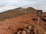 Научный эксперимент по имитации условий полета на Марс начался на Гавайях: шестерых добровольцев из США, Франции и Германии на год изолировали от внешнего мира в специальном комплексе на склоне спящего вулкана Мауна-Лоа