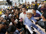 Тем временем к демонстрантам присоединился экс-премьер Мохатхир, одна из знаковых политических фигур страны