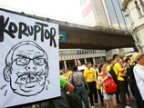 Экс-премьер Малайзии присоединился к протестующим, требует отставки правительства