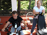 В Кремле сообщили, о чем президент РФ Владимир Путин и премьер-министр Дмитрий Медведев беседовали в минувшие выходные на рабочем завтраке, оказавшемся в поле зрения мировой общественности из-за резонансной фотосессии в тренажерном зале