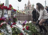 На месте гибели Немцова задержали одинокого активиста за "организацию одновременного массового пребывания" На месте гибели Немцова задержали одинокого активиста за "организацию одновременного массового пребывания"