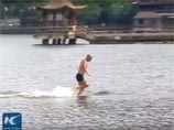 Шаолиньский монах поставил новый рекорд дальности "хождения по воде"